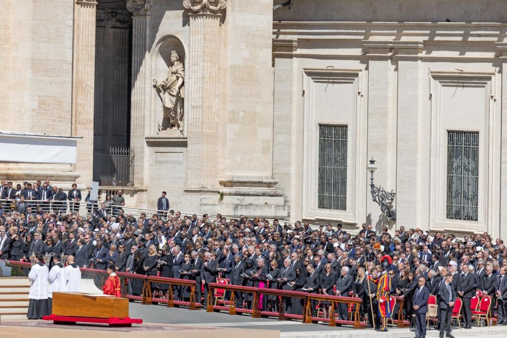 PR-presta-tributo-ao-Papa-Francisco-nas-exequias-1