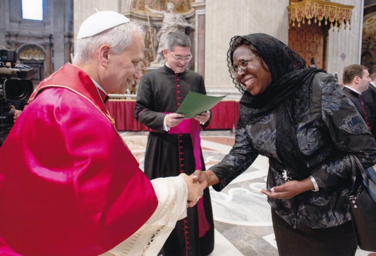 Primeira-Ministra de Moçambique participa na Missa de Início de Pontificado a 18 de maio de 2025