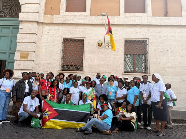 Mozambican Delegation welcomed at the Embassy during the Jubilee of Youth